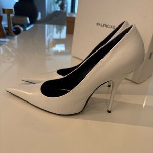 Balenciaga White Pointed Toe Pumps Size 40 Leather Heels Classic